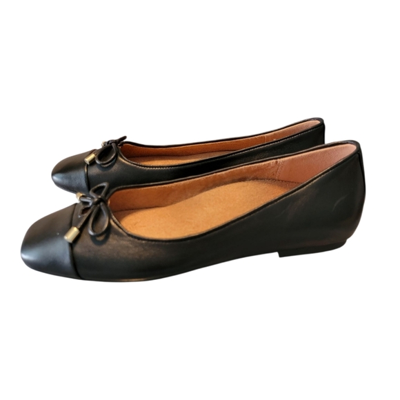 Vionic Black Leather Loafers with Bow Accent - Picture 4 of 9